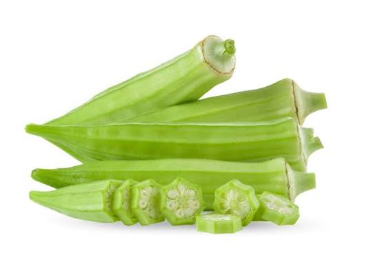 okra geheel en gesneden